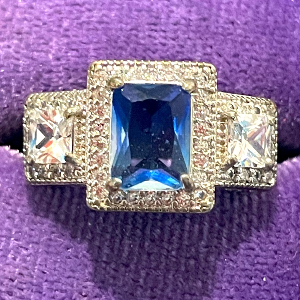 Ring Bomb Party RBP Light Blue Ombre Crystal Queen of Hearts Sz6 GUC